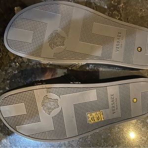 Versace sanders for men size 44 brand new never worn